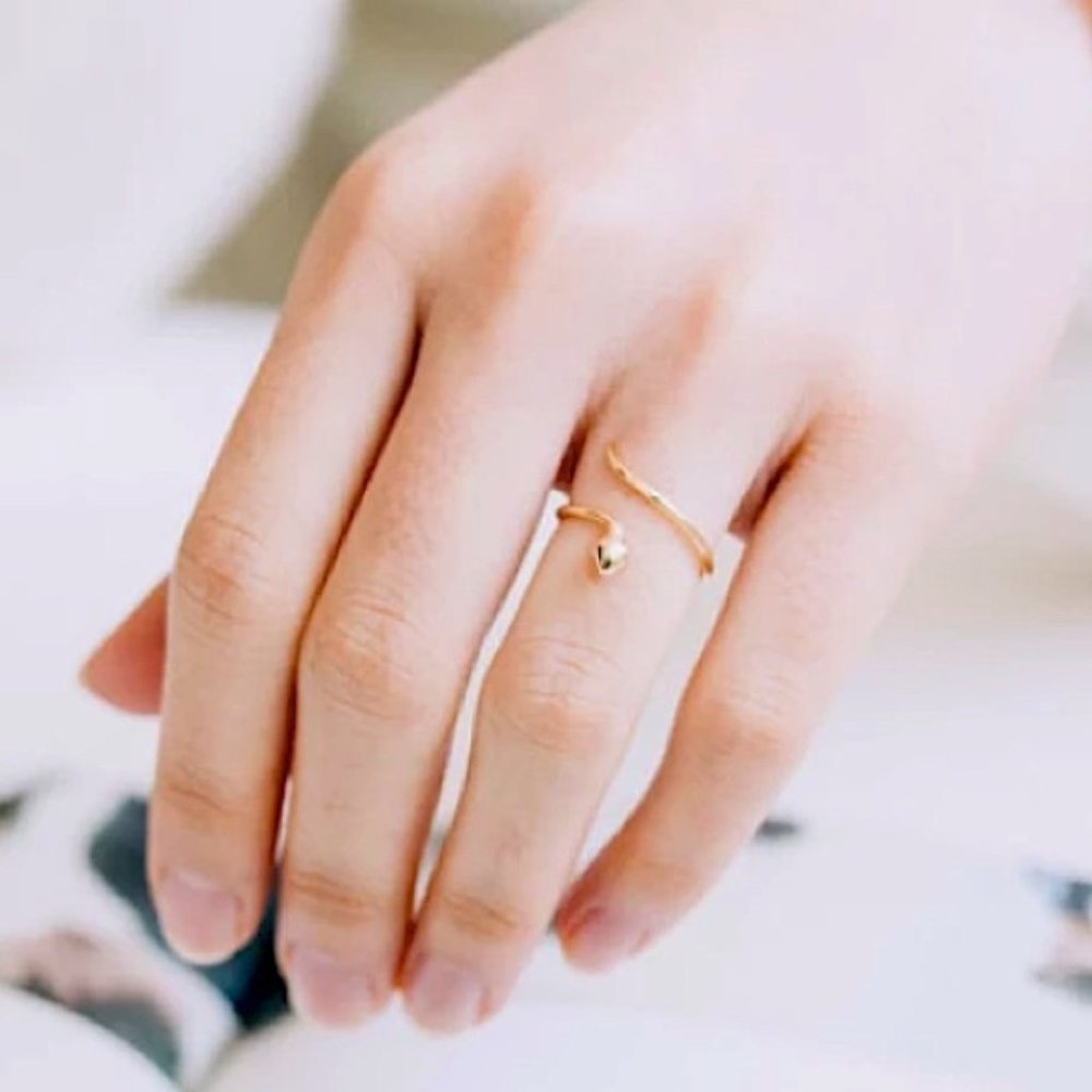 “Slytherin” Climbing Snake Cute Harry Potter Ring - Picture 7 of 7